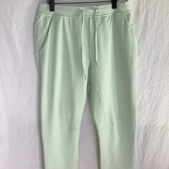 Lululemon joggers - Picture 2 of 11